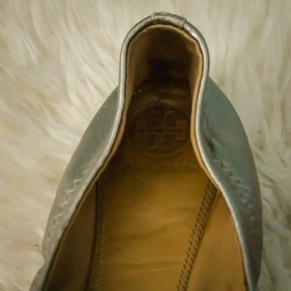 Tory Burch Size 8.5 Claire Cap Toe Silver Metallic Logo Slip On Leather Flats